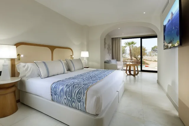 Swim Up, Junior Suite, Single, Double Bed, Signature Level، The Signature Level at TRS Ibiza Hotel 1/4