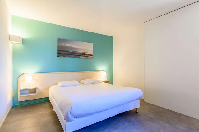 غرفة بسرير مزدوج وسرير فردي، Comfort Hotel Orleans Saran 1/1