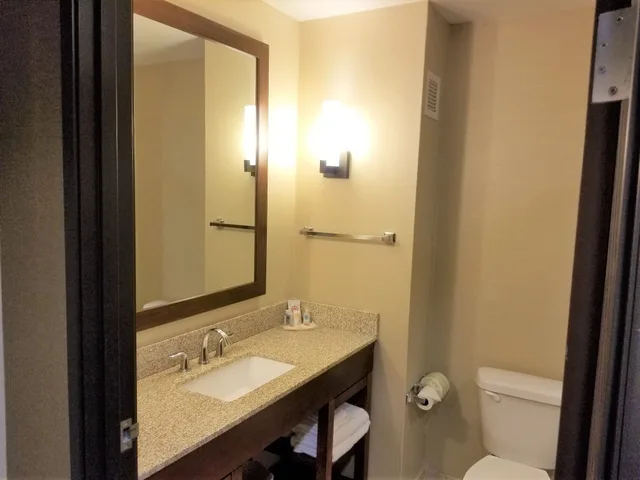 جناح بسريرين كوين مع أريكة لذوي الإعاقة، Comfort Suites Bloomsburg, PA 5/6