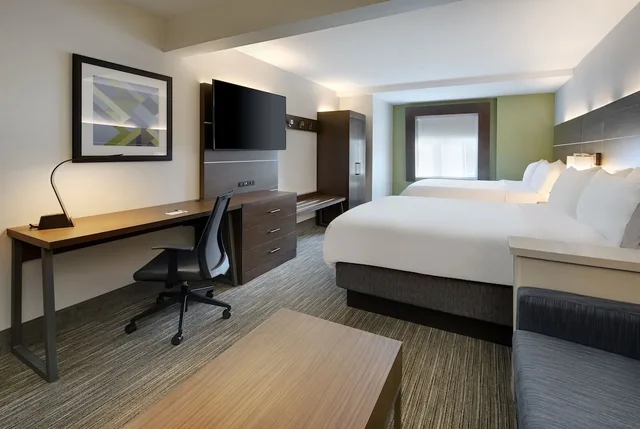 جناح بسريرين كوين، Holiday Inn Express & Suites Tilton 1/1
