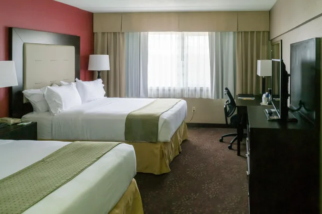 غرفة بسريرين كوين لذوي الإعاقة، Holiday Inn Express Big Rapids, an IHG Hotel 2/2