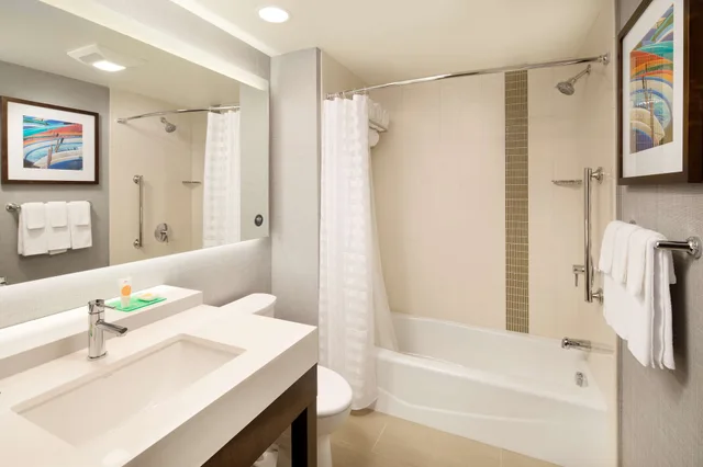 غرفة بسرير كينج مع أريكة في طابق مرتفع، Hyatt Place Santa Cruz 6/6