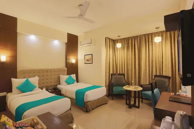 غرفة ديلوكس بسرير كينج، The Pamposh New Delhi 1/2