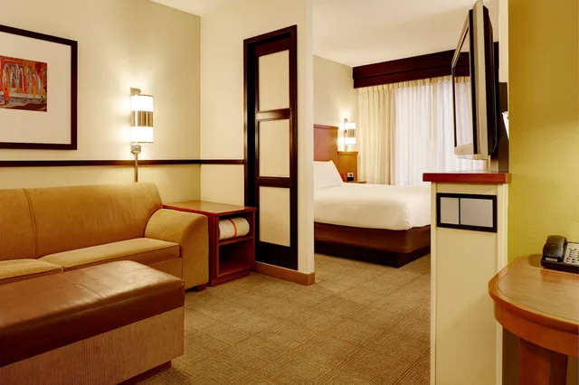 غرفة بسرير كينج في طابق مرتفع، Hyatt Place Greensboro 4/6
