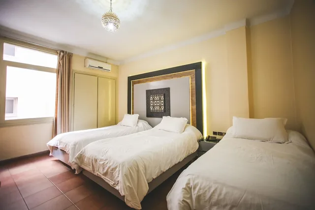 غرفة قياسية ثلاثية بثلاثة أسرّة، Hotel Bab Mansour 2/2