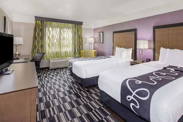 غرفة بسريرين مزدوجين، La Quinta Inn & Suites by Wyndham Modesto Salida 2/3