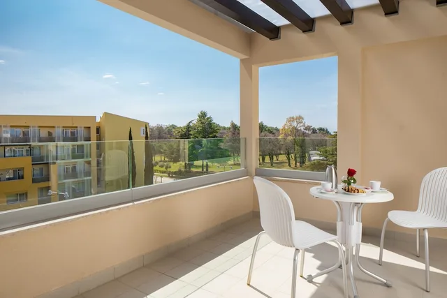 Premium, Twin Beds, Pool Side, Sofa, Balcony، Residence Garden Istra Plava Laguna 8/8