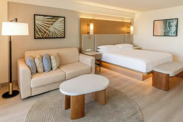 Tradewinds, King Bed, Ocean View, Sofa, Adult Only, Club Lounge Access، Aruba Marriott And Stellaris Casino 3/6