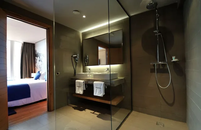 جناح سوبيريور بسرير فردي بإطلالة على البحر بشرفة، Mercure Quemado Resort 6/8