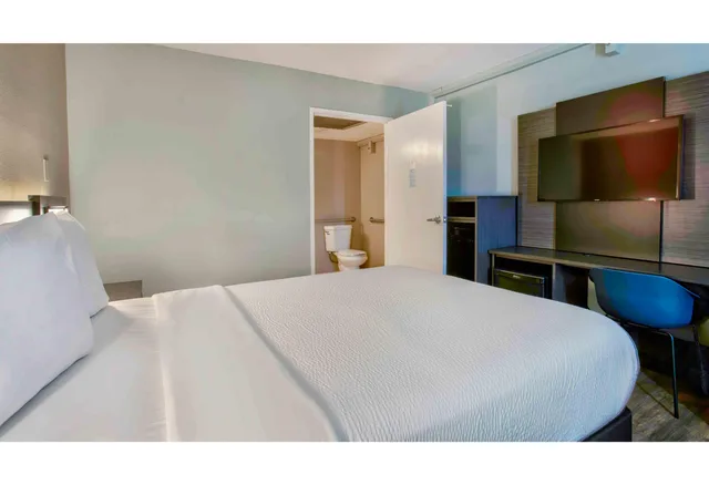 غرفة بسرير مزدوج لذوي الإعاقة، Motel6 Kingman, AZ - Route 66 East 1/5