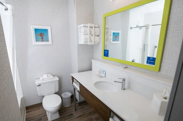 جناح بسرير كينج مع أريكة، Hampton Inn Pickwick Dam At Shiloh Falls 2/7