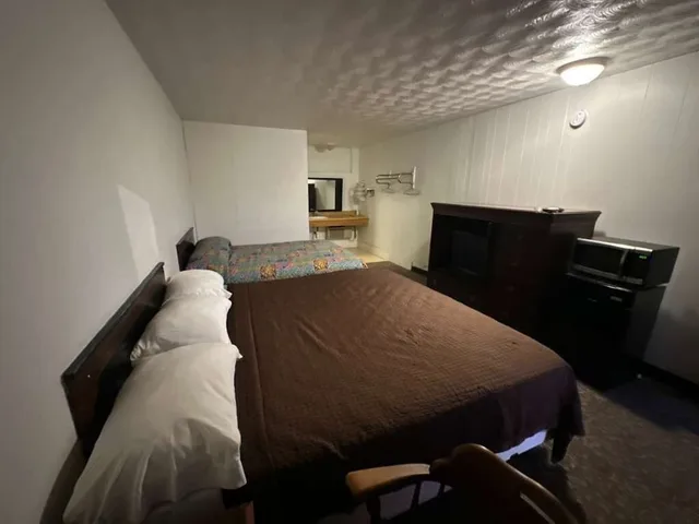 غرفة بسريرين مزدوجين للمدخنين، Gray Plaza Motel Benton Rend Lake I-57 7/10