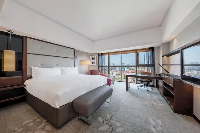 غرفة بريميوم بسرير فردي، Intercontinental Shanghai Pudong 2/4