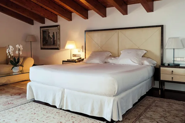 جناح جونيور بجاكوزي بحوض استحمام، Mirador de Dalt Vila Relais Chateaux 2/10