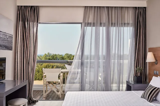 2 Bedrooms, Family, Double and Twin Beds, Pool Access، All Senses Ocean Blue Sea Side Resort By Anayia All Inclusive Resorts 3/4