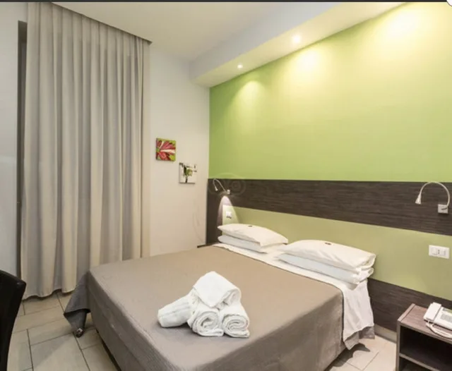 غرفة قياسية بسرير مزدوج أو سريرين منفصلين، Napoli Suite Hotel 4/6