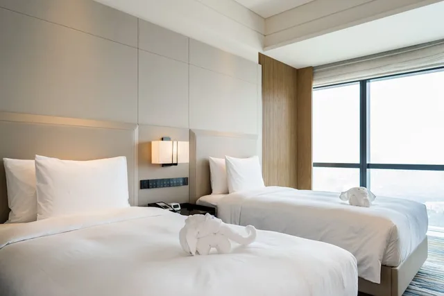 غرفة قياسية بسريرين منفصلين بإطلالة على المدينة مع دخول صالة النادي، Crowne Plaza Shenzhen Nanshan 1/5