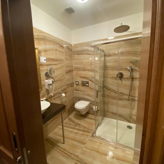 غرفة بسرير كينج بشرفة، Parkhotel Brno 4/6