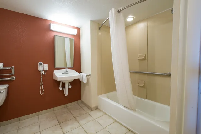 غرفة ديلوكس بسريرين مزدوجين لذوي الإعاقة، Red Roof Inn & Suites Philadelphia - Bellmawr 7/8