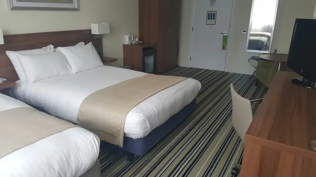 غرفة قياسية بسرير مزدوج وسرير فردي لذوي الإعاقة، Holiday Inn Derby Nottingham M1 J25 1/6