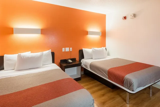 غرفة قياسية بسريرين مزدوجين، Motel6 Irving, TX - DFW Airport North 3/8