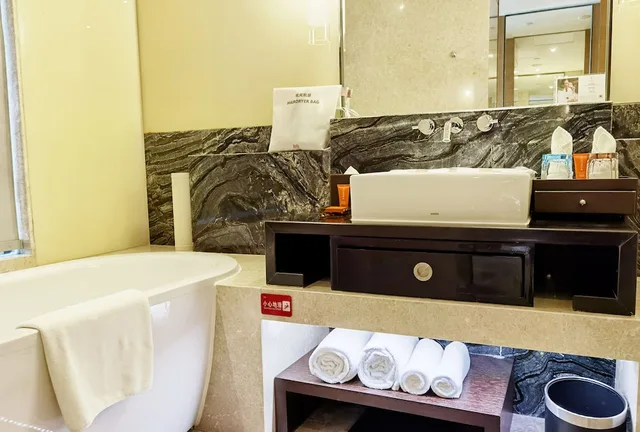 غرفة قياسية بسرير كينج بإطلالة على النهر، CROWNE PLAZA CHENGDU WENJIANG 10/10