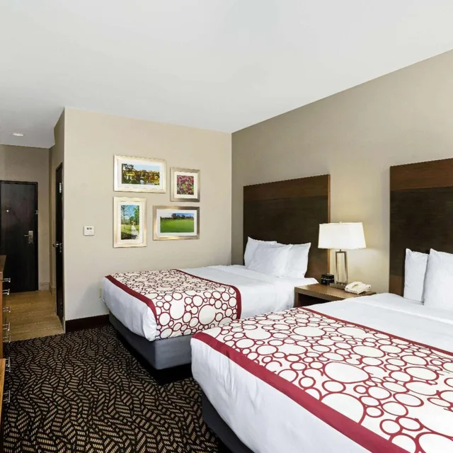 Executive, 2 Queen Beds, La Quinta Inn And Suites By Wyndham Tuscaloosa University 1/10