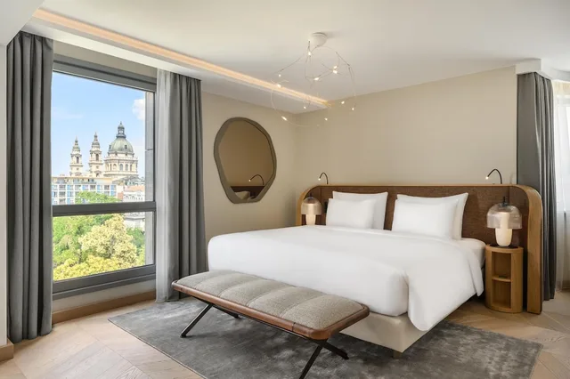 جناح تنفيذي بسرير كينج، Kempinski Hotel Corvinus Budapest 3/10