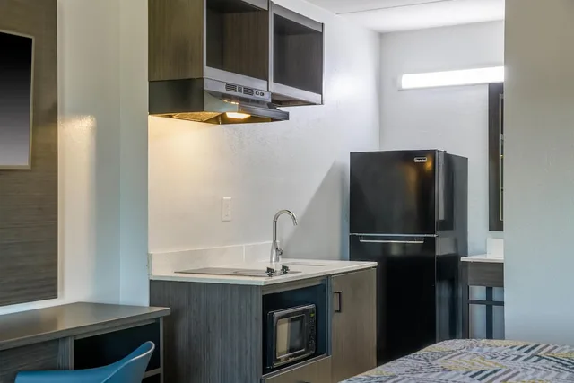 Deluxe, 2 Queen Beds, Kitchenette, Smoking, Motel6 Stockbridge, GA - Hwy 138 W 7/7