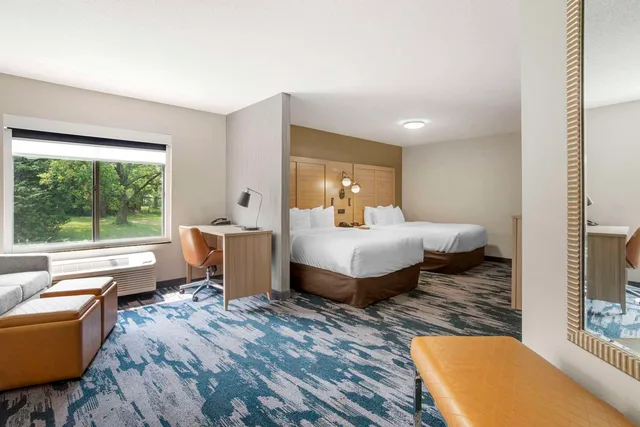 جناح بسريرين مزدوجين لذوي الإعاقة، Comfort Suites At WestGate Mall 1/3