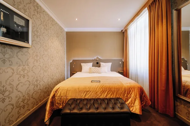 Comfort, Twin Beds, Chateau de Namur 8/10