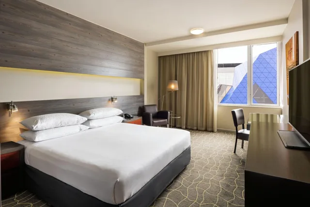 غرفة سوبيريور بسرير كينج، FOUR POINTS BY SHERATON PERTH 1/10