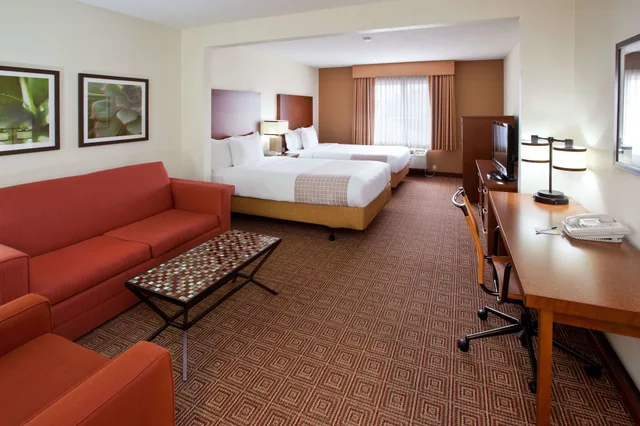 جناح تنفيذي بسريرين مزدوجين، La Quinta Inn & Suites by Wyndham Bannockburn-Deerfield 3/4