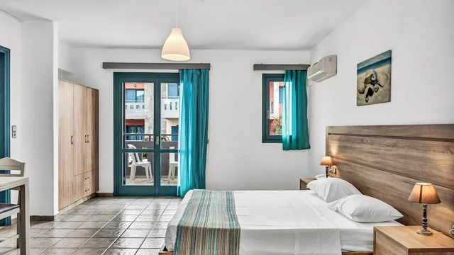 غرفة بسرير مزدوج بإطلالة على الحديقة، Marilisa Hotel 3/6