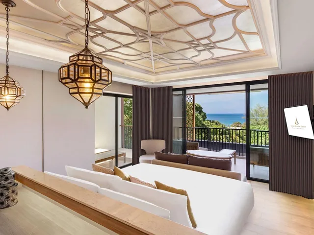 Deluxe Suite with Whirlpool Bath, Sea View, 1 King Bed، Avista Grande Phuket Karon MGallery 3/10