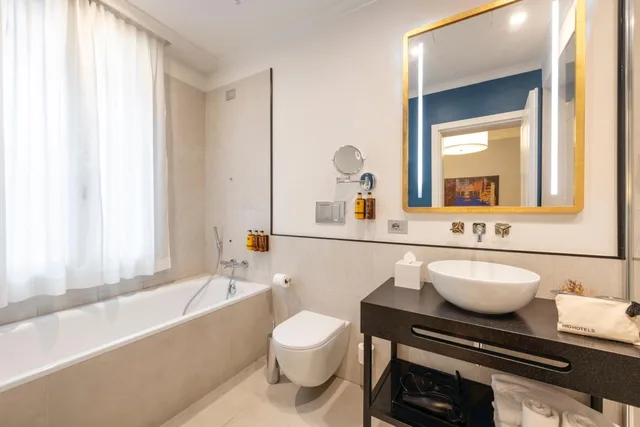 جناح جونيور بسرير كينج، H10 Palazzo Canova 3/6