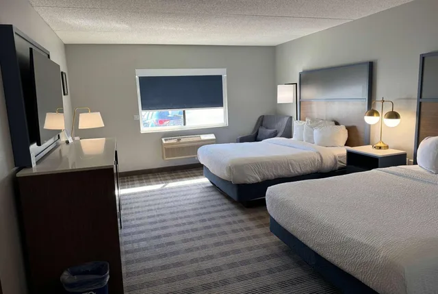 غرفة ديلوكس بسرير كوين لذوي الإعاقة، AmericInn by Wyndham Shakopee Near Canterbury Park 3/9