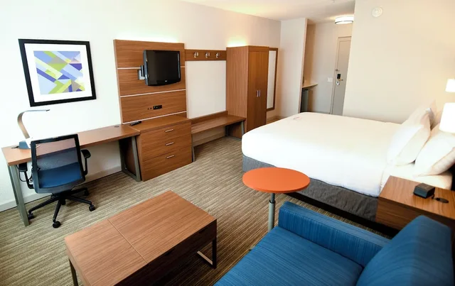 Standard, King Bed, Sofa, Holiday Inn Express Hotel And Suites Port Clinton Catawba Island 5/9