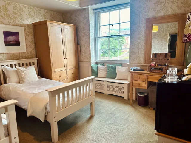 Standard, Twin Beds, Bathtub, The Old Orleton Inn 4/8