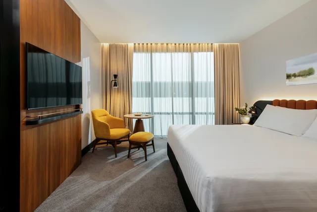 غرفة قياسية بسرير كينج، Crowne Plaza Adelaide Mawson Lakes 2/7