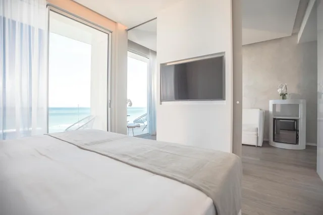 Oriente, Deluxe, Suite, King and Twin Beds, Sea View، Hotel Sans Souci 1/4