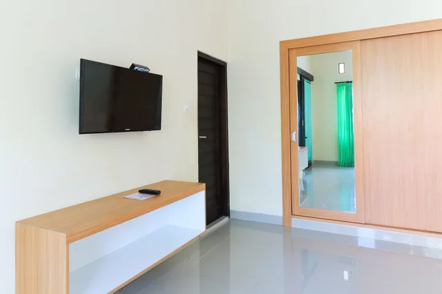 بنغل ديلوكس بسرير مزدوج، Taman Damai Bungalow by ZUZU 4/6
