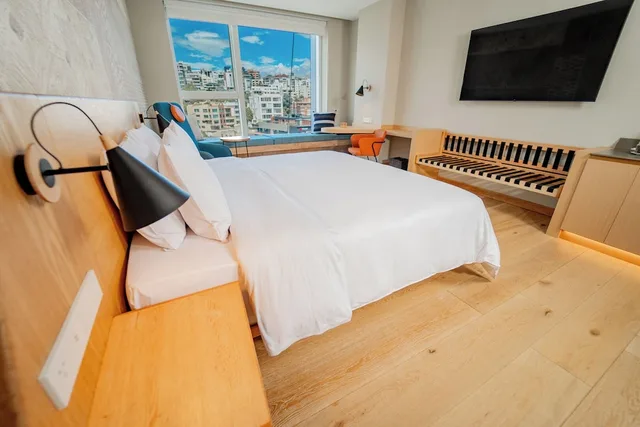 غرفة بانورامية بسرير كينج بإطلالة، Go Quito Hotel 2/10