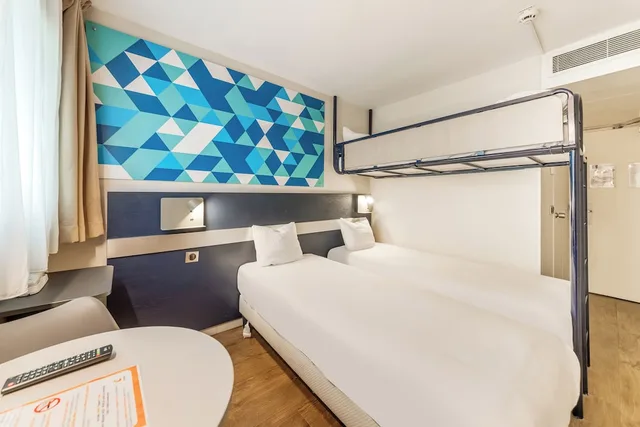 غرفة قياسية بثلاثة أسرّة، Comfort Hotel Paris Porte d Ivry 9/10