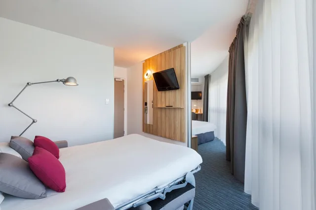 Room, Quadruple, Double Bed, Sofa, Hotel Campanile Metz Nord - Talange 1/5