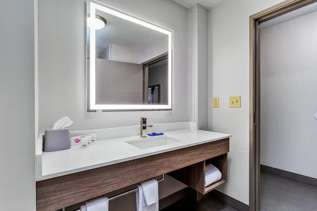 غرفة قياسية بسريرين كوين، Holiday Inn Express New Albany 5/8