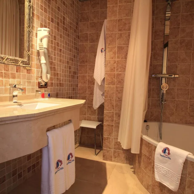 غرفة بسرير مزدوج أو سريرين منفصلين، Casa Banos de la Villa 10/10