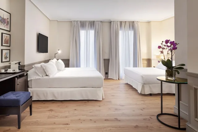 غرفة عائلية بسرير كوين وسريرين منفصلين، H10 Corregidor Boutique Hotel 3/4