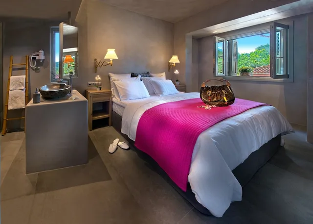 2 Bedrooms, Executive, Suite, 1 Queen and 3 Single Beds, Beach Front, Calypso Villas Zakynthos 3/6