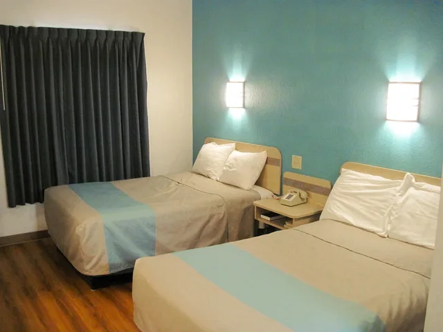 غرفة قياسية بسريرين مزدوجين للمدخنين، Motel6 Avoca, IA 2/6